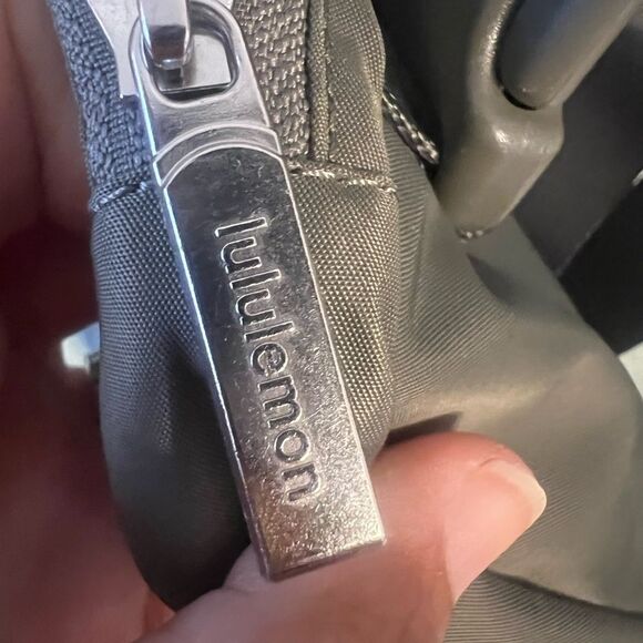 NWT Lululemon Everywhere belt bag in Grey Sage with free small Lululemon tote! - Picture 7 of 13